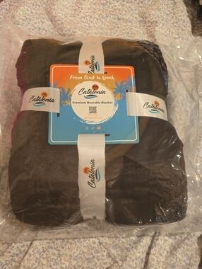 Catalonia Premium Wearable Blanket - Rich Dark Brown